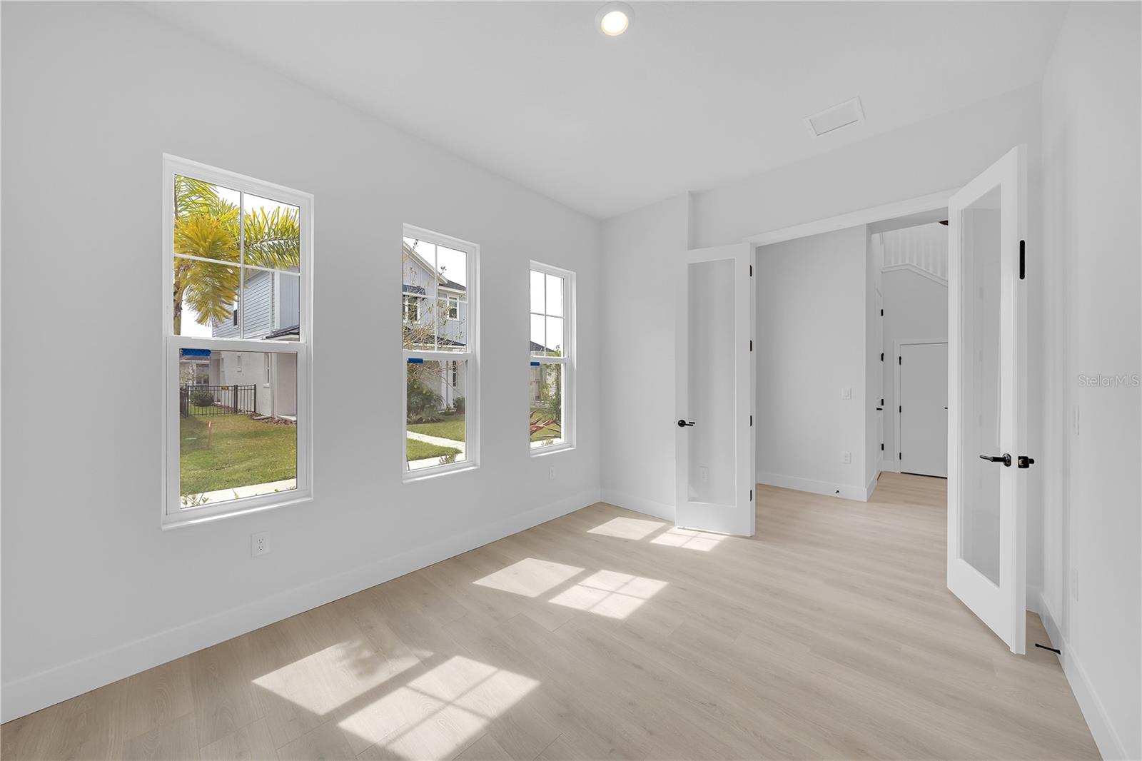 EMERALD LANDING AT WATERSIDE - Residential Lease