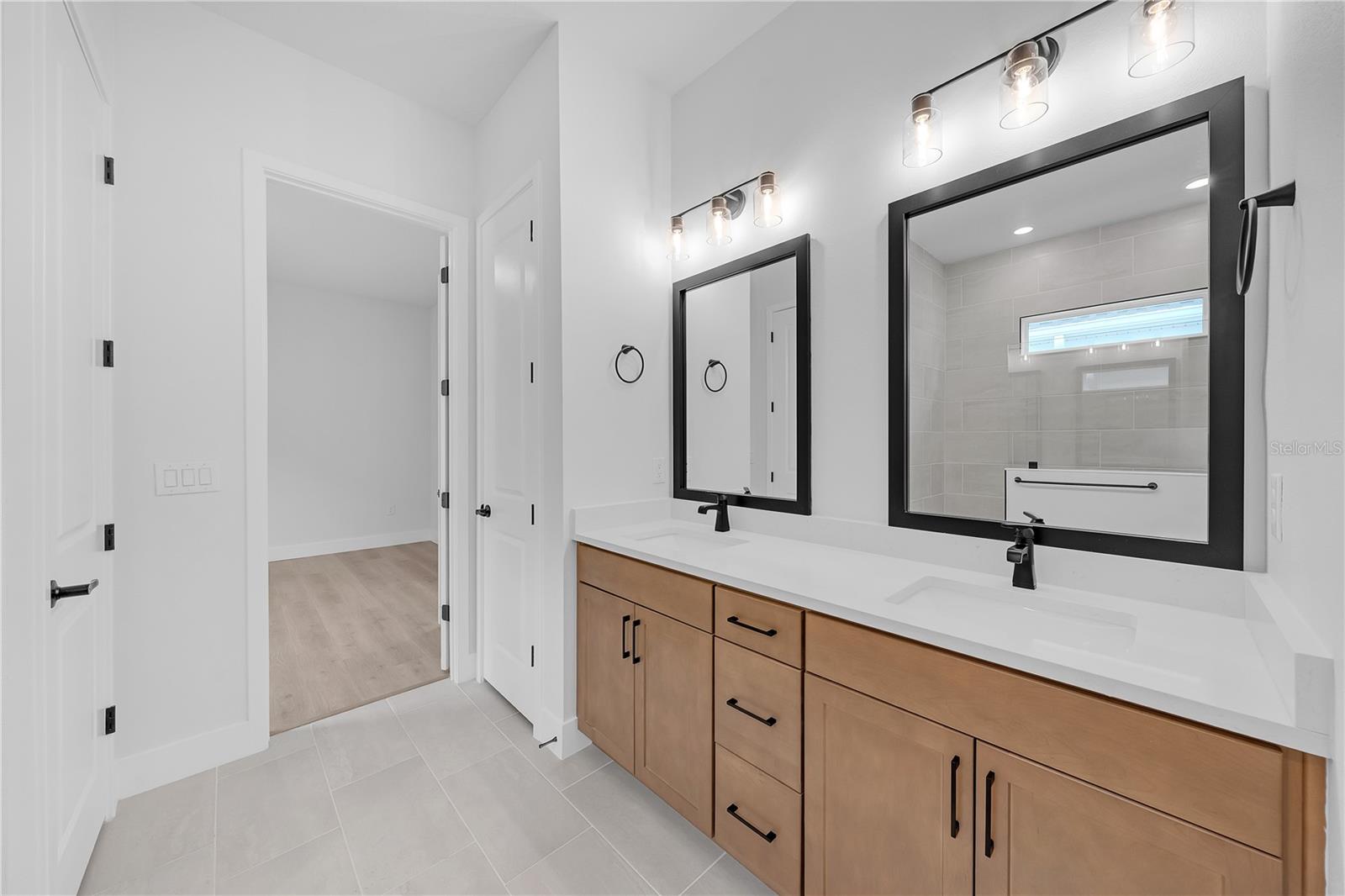 EMERALD LANDING AT WATERSIDE - Residential Lease