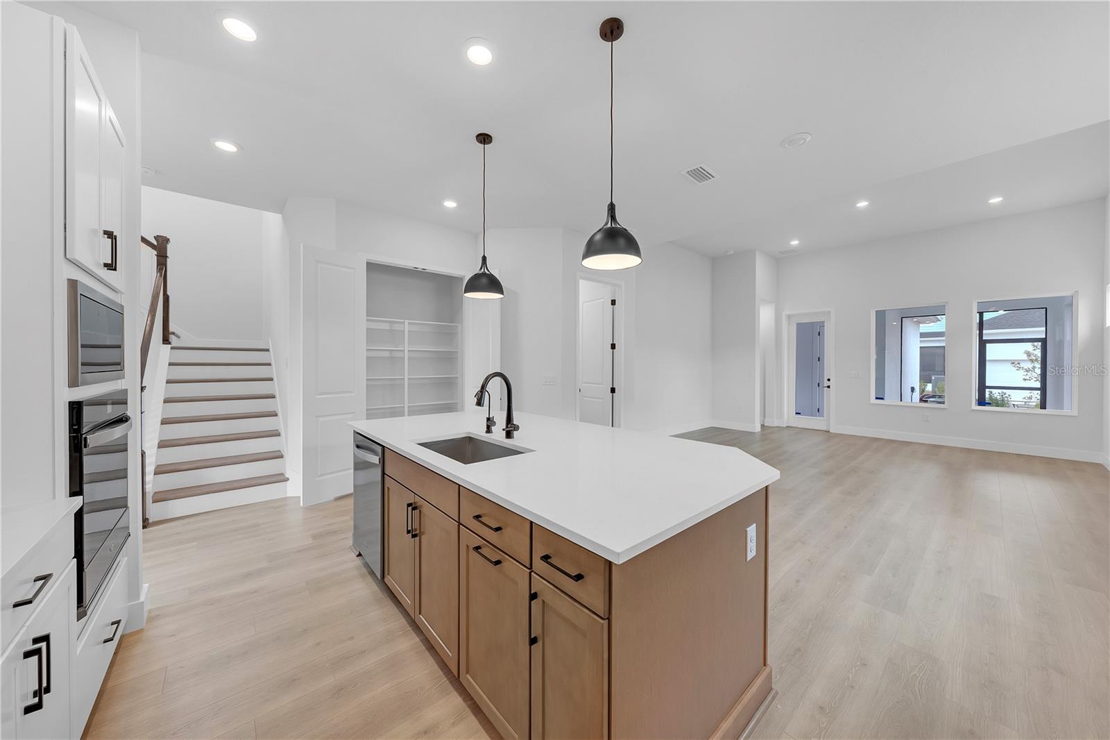 EMERALD LANDING AT WATERSIDE - Residential Lease