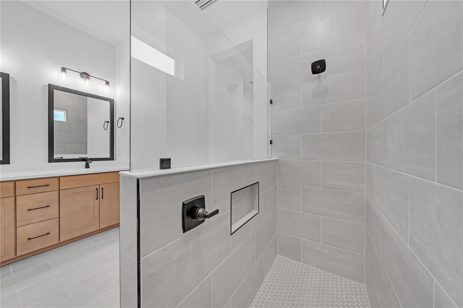 EMERALD LANDING AT WATERSIDE - Residential Lease