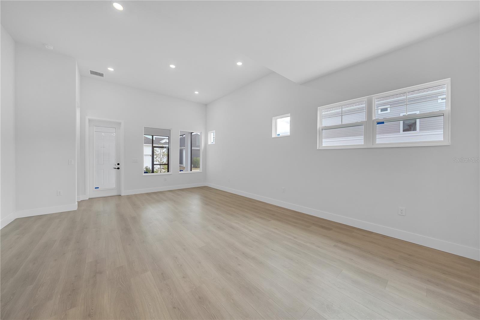 EMERALD LANDING AT WATERSIDE - Residential Lease