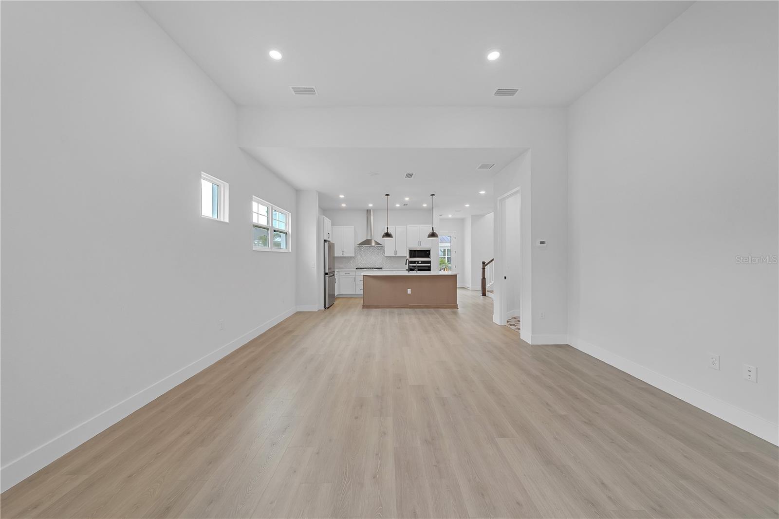 EMERALD LANDING AT WATERSIDE - Residential Lease