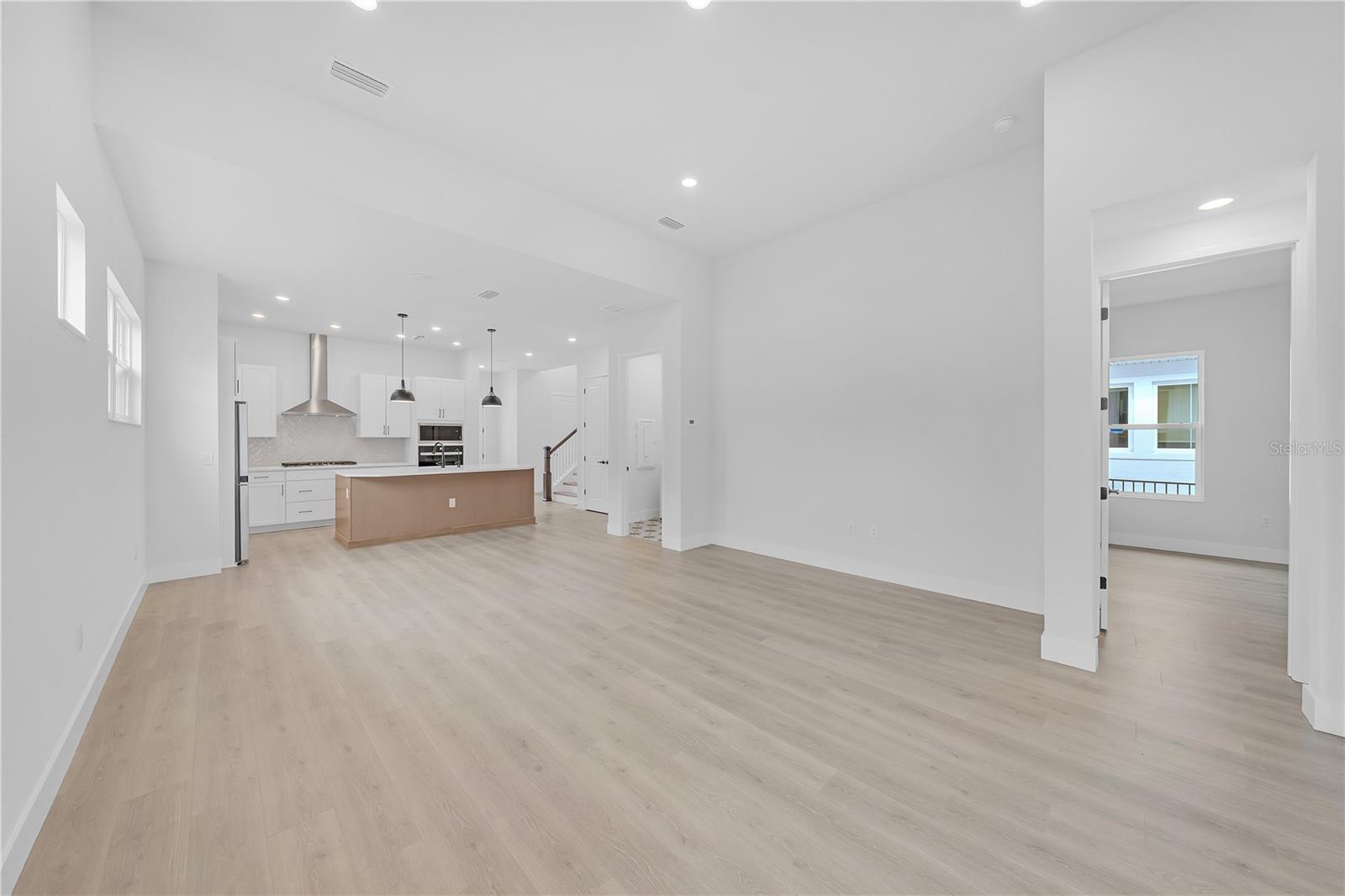 EMERALD LANDING AT WATERSIDE - Residential Lease