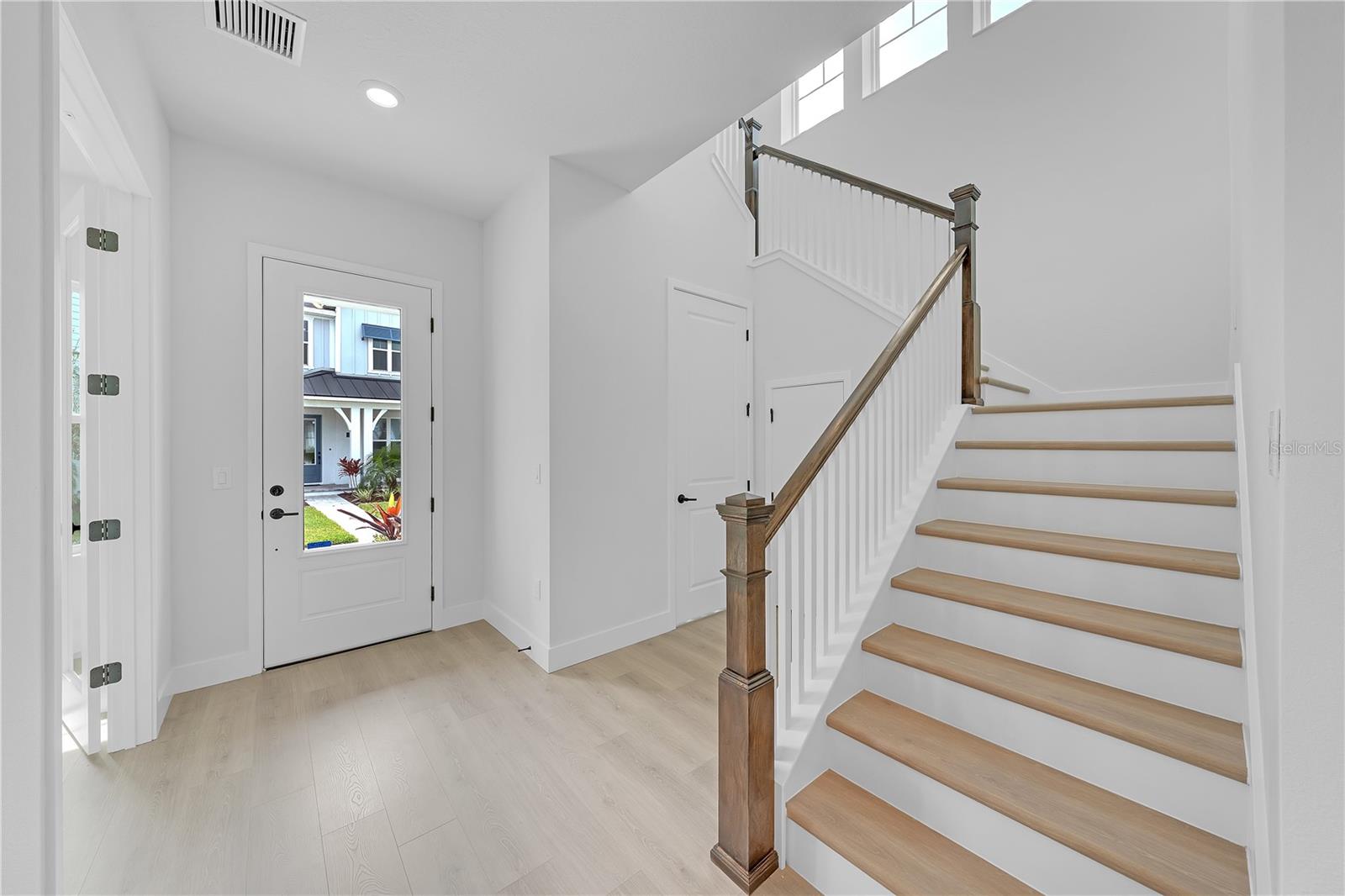 EMERALD LANDING AT WATERSIDE - Residential Lease