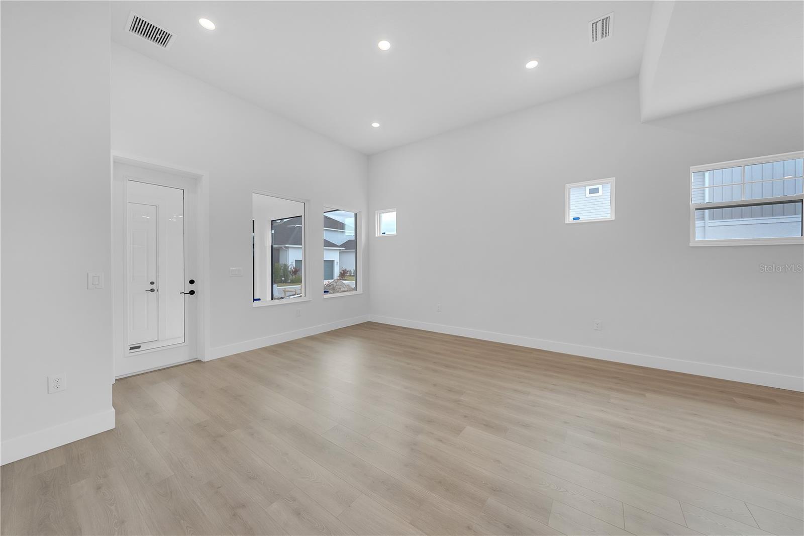 EMERALD LANDING AT WATERSIDE - Residential Lease