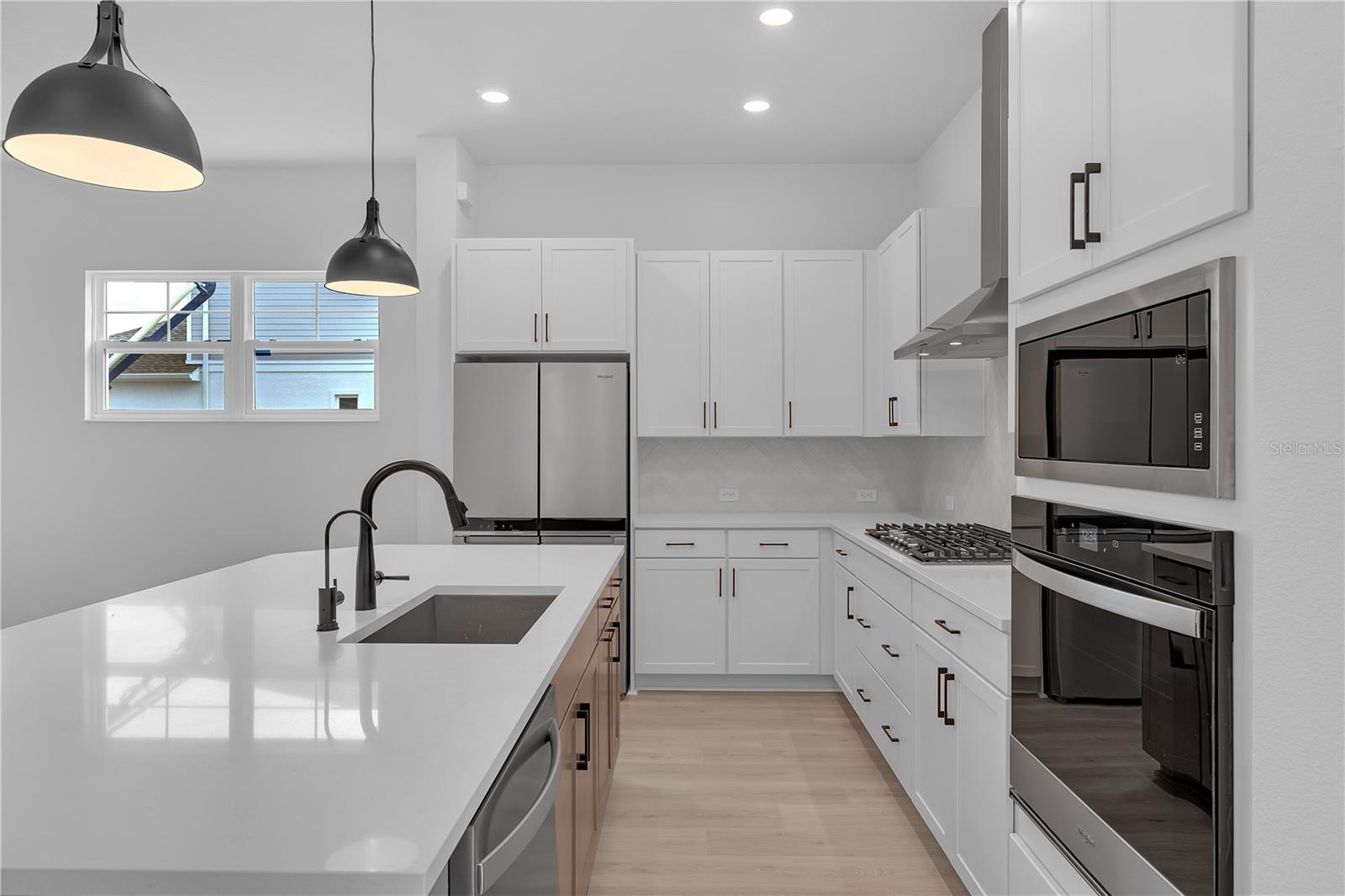 EMERALD LANDING AT WATERSIDE - Residential Lease