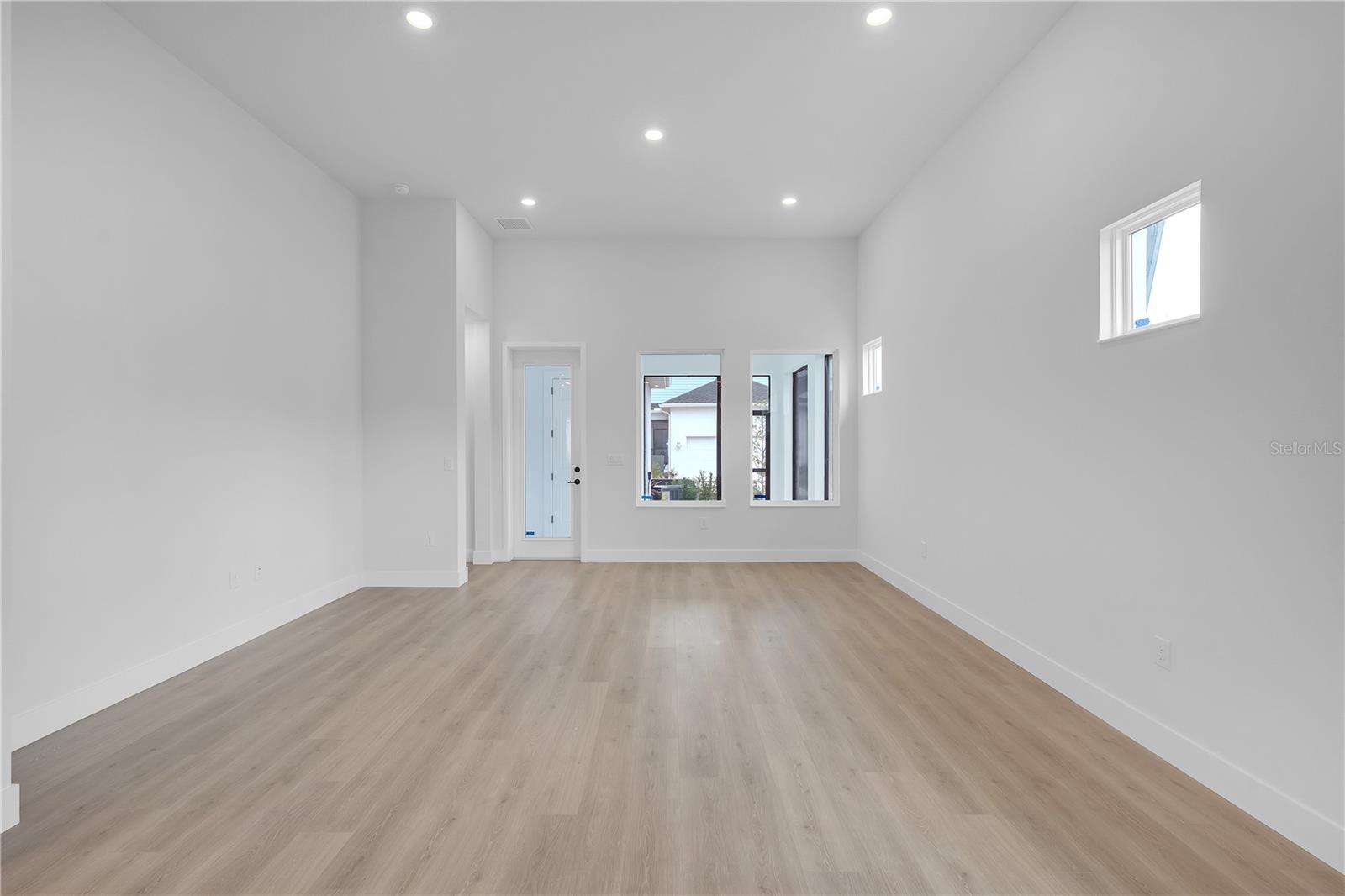 EMERALD LANDING AT WATERSIDE - Residential Lease