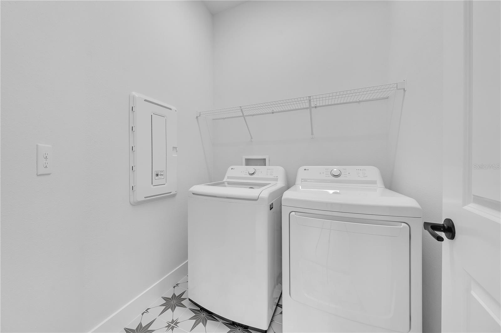 EMERALD LANDING AT WATERSIDE - Residential Lease