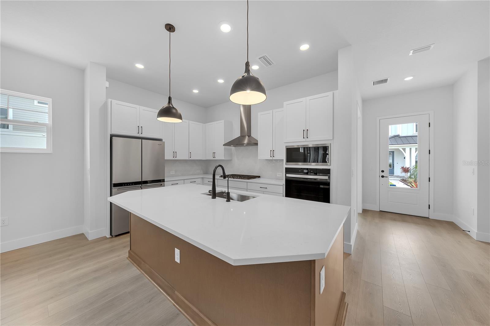 EMERALD LANDING AT WATERSIDE - Residential Lease