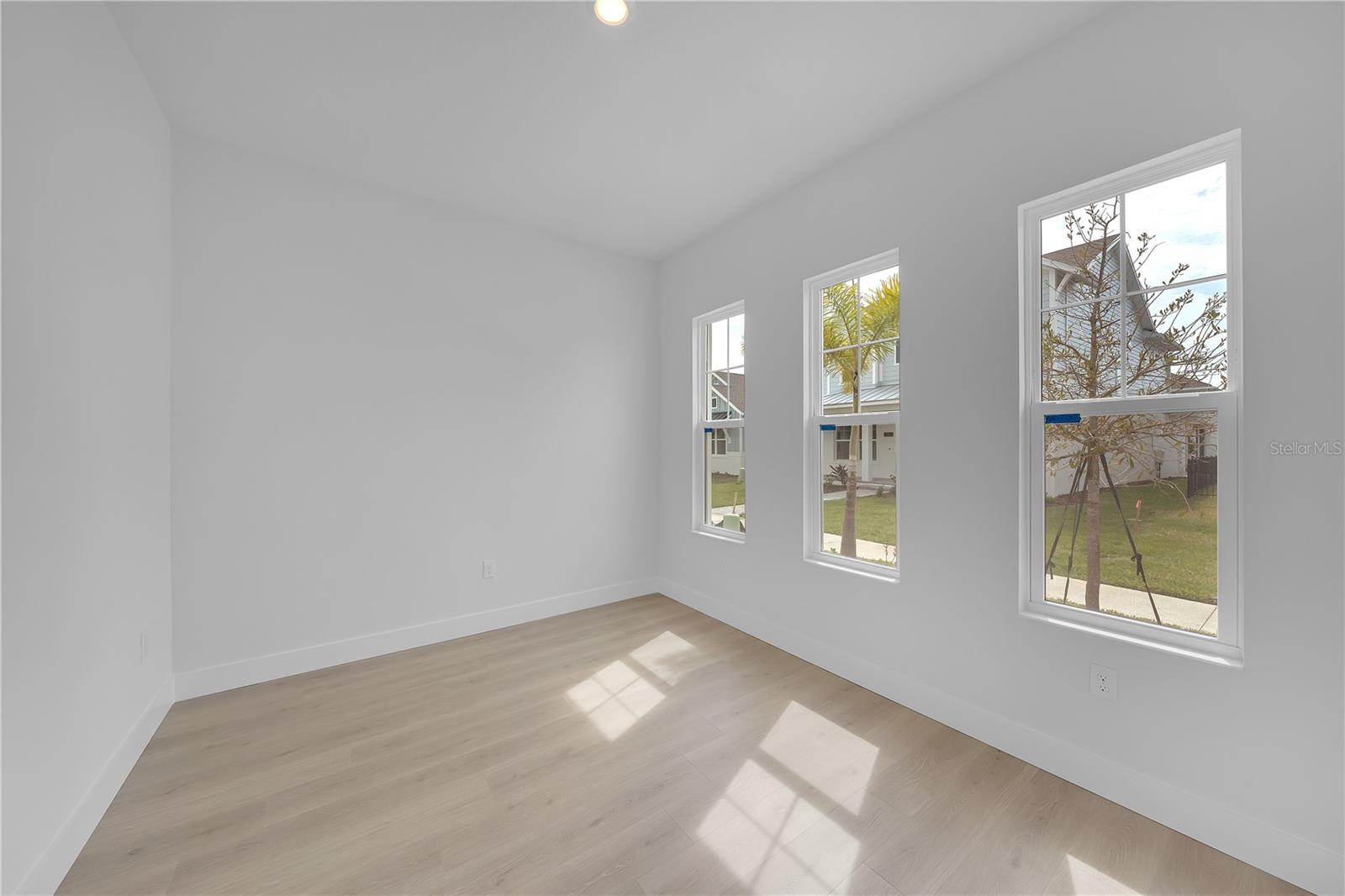 EMERALD LANDING AT WATERSIDE - Residential Lease