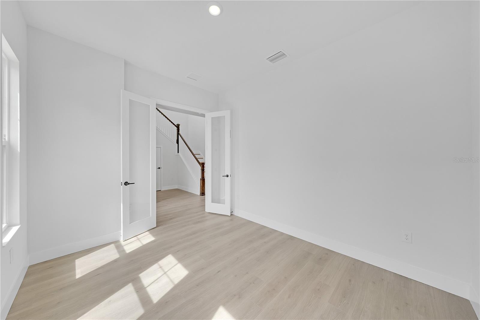 EMERALD LANDING AT WATERSIDE - Residential Lease
