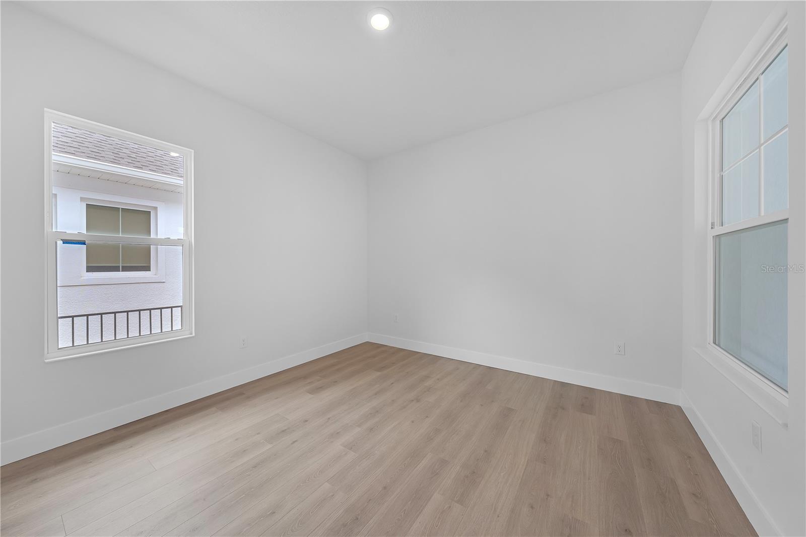 EMERALD LANDING AT WATERSIDE - Residential Lease
