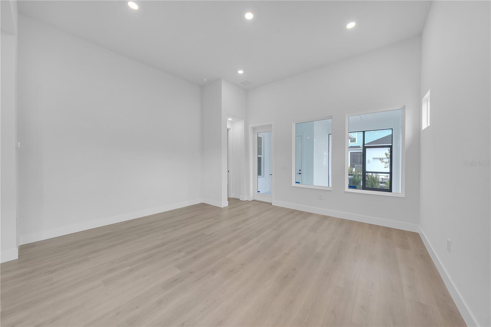 EMERALD LANDING AT WATERSIDE - Residential Lease
