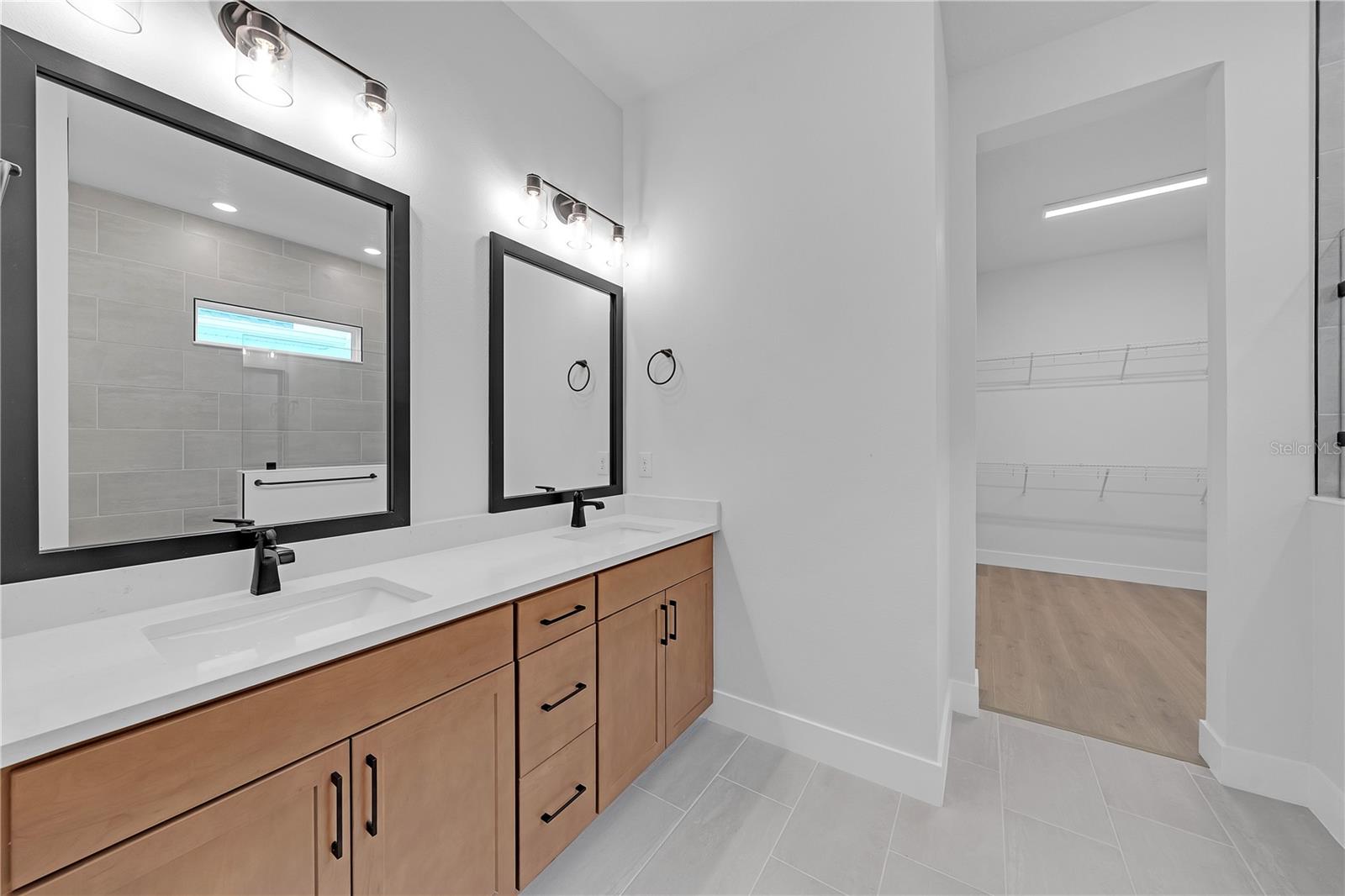 EMERALD LANDING AT WATERSIDE - Residential Lease