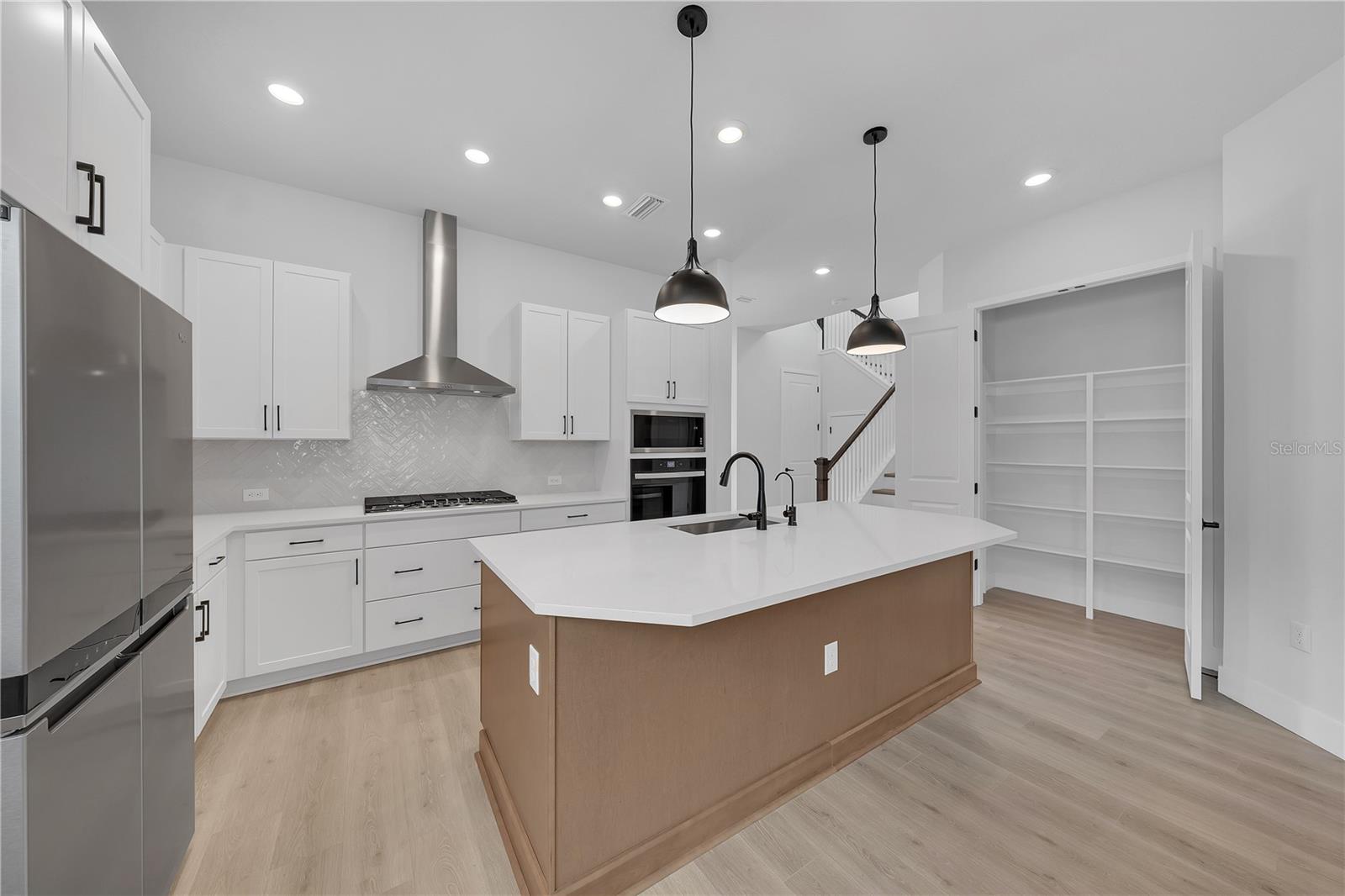 EMERALD LANDING AT WATERSIDE - Residential Lease