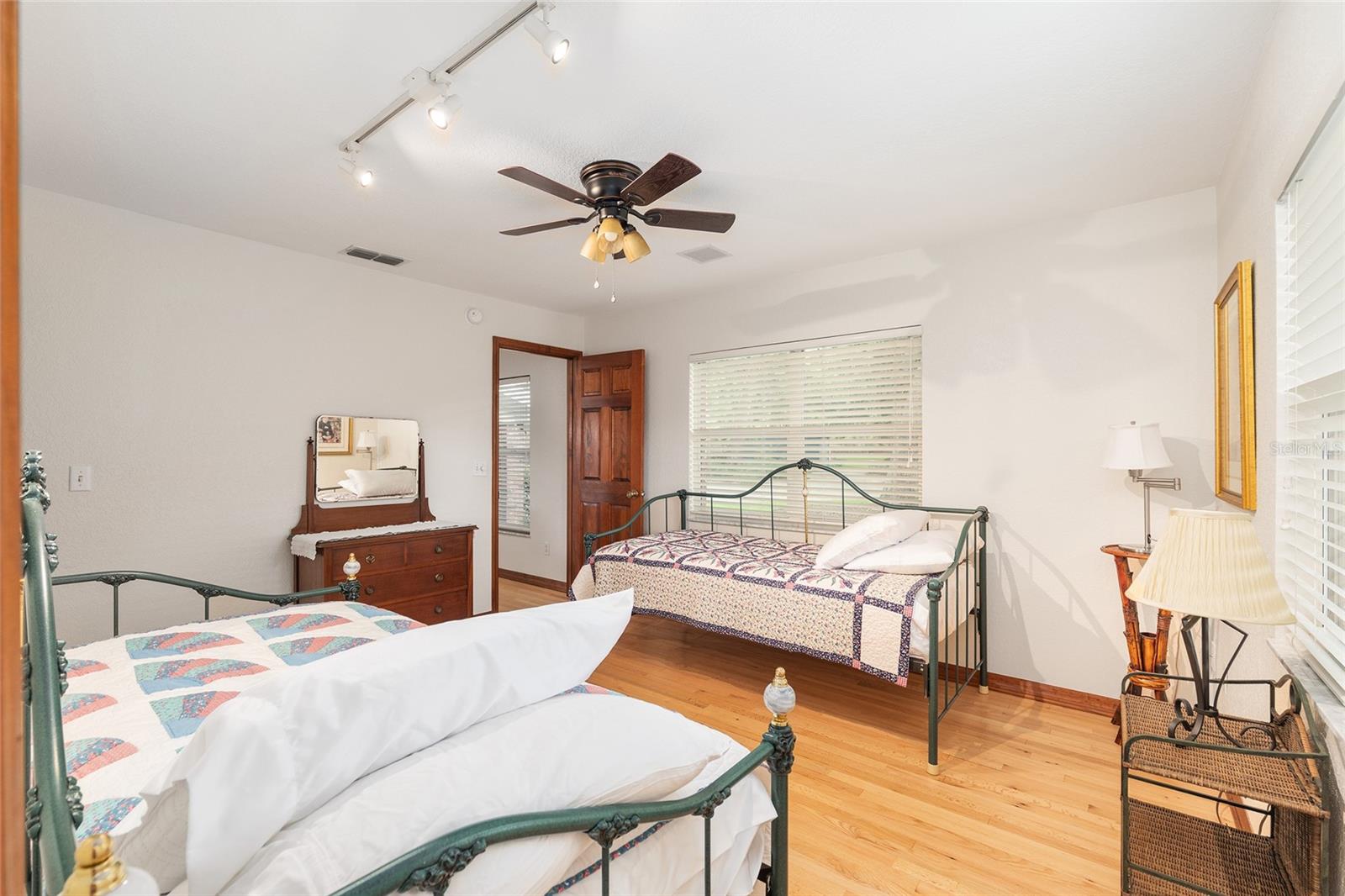 SUNSET ACRES - Residential