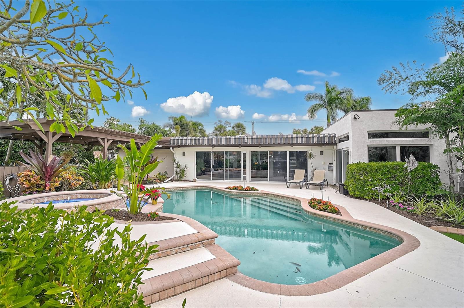 SIESTAS BAYSIDE WATERSIDE WOOD - Residential