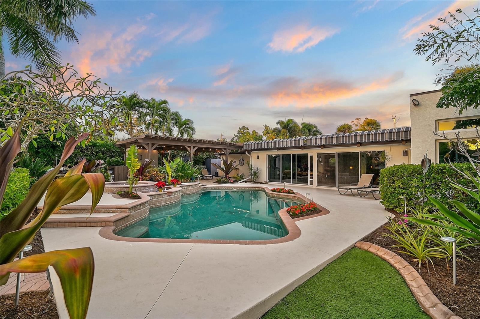 SIESTAS BAYSIDE WATERSIDE WOOD - Residential