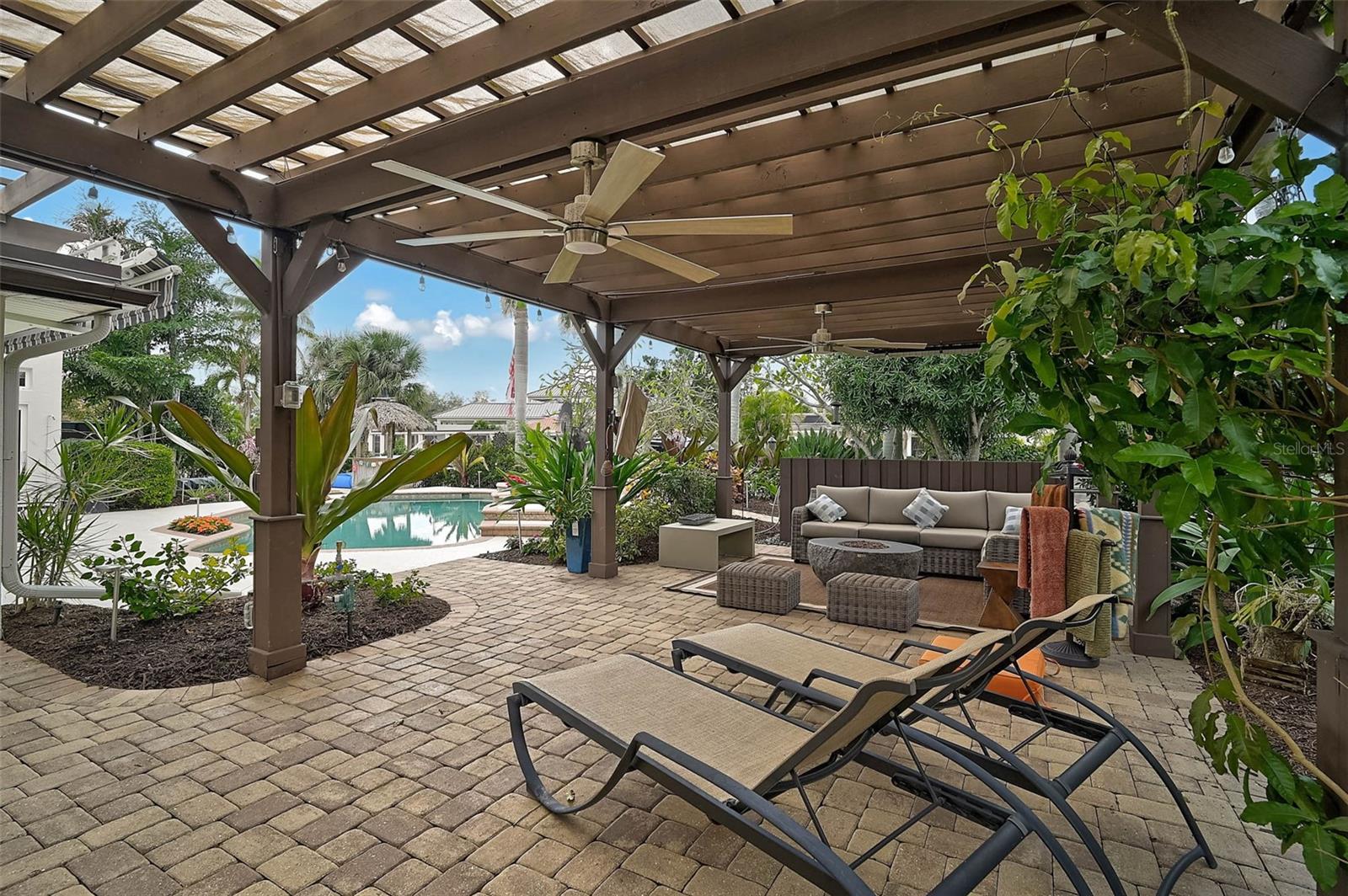 SIESTAS BAYSIDE WATERSIDE WOOD - Residential