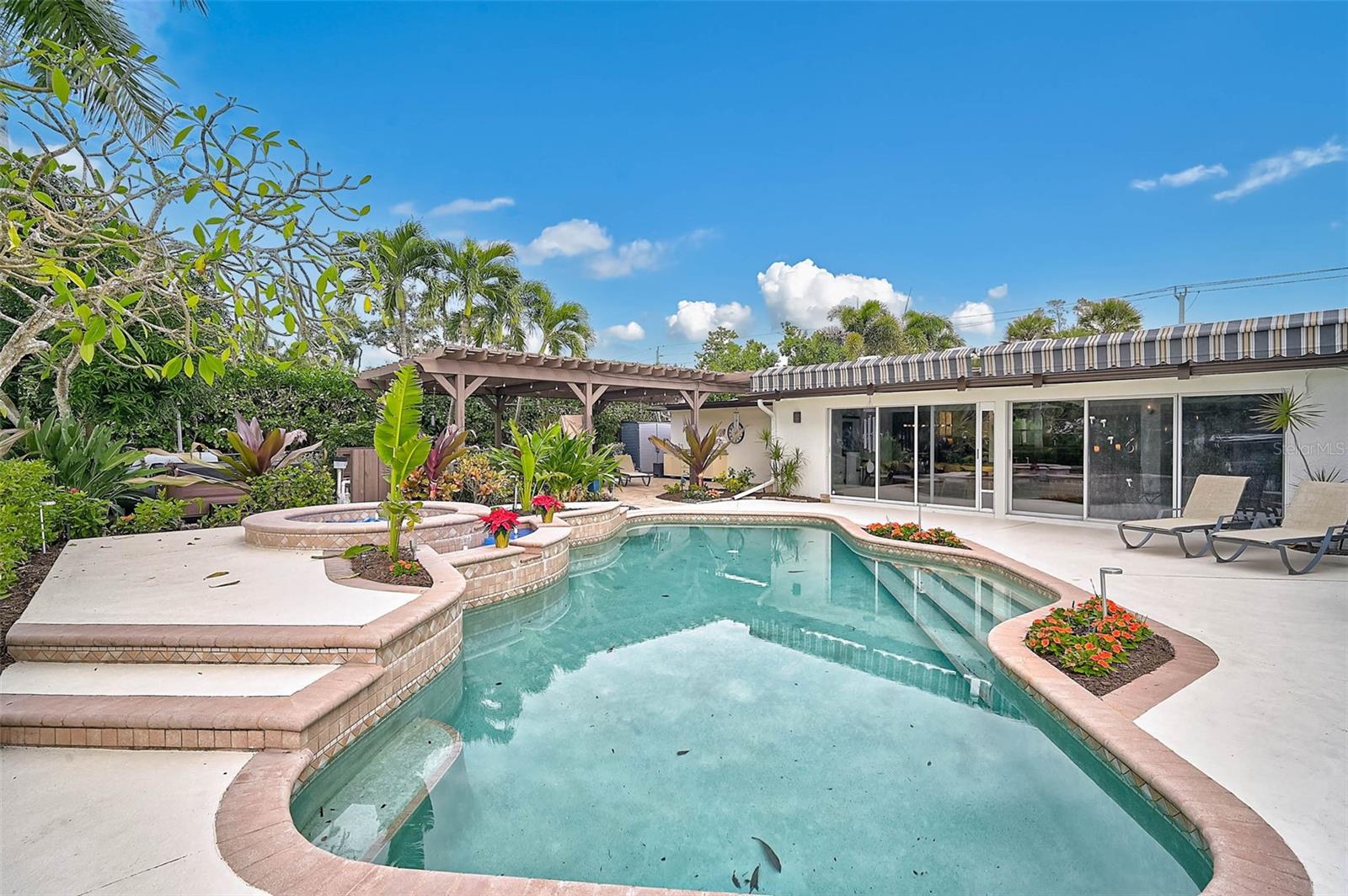 SIESTAS BAYSIDE WATERSIDE WOOD - Residential