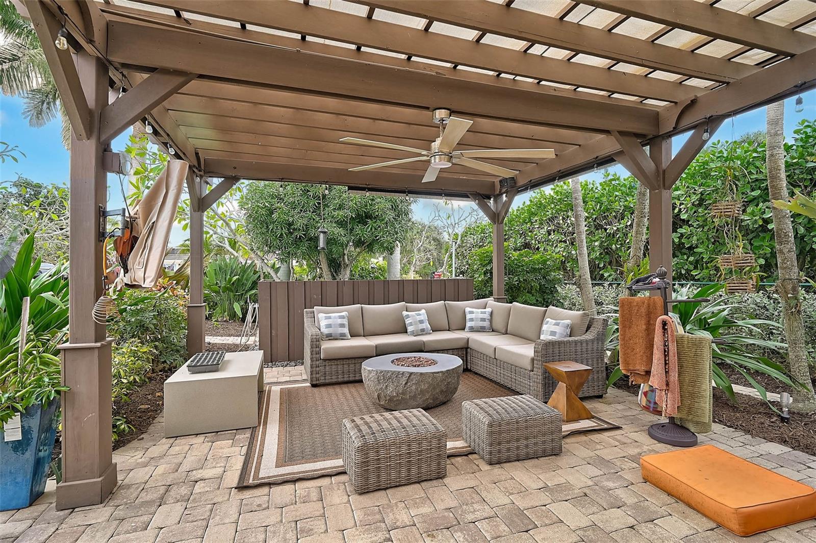 SIESTAS BAYSIDE WATERSIDE WOOD - Residential