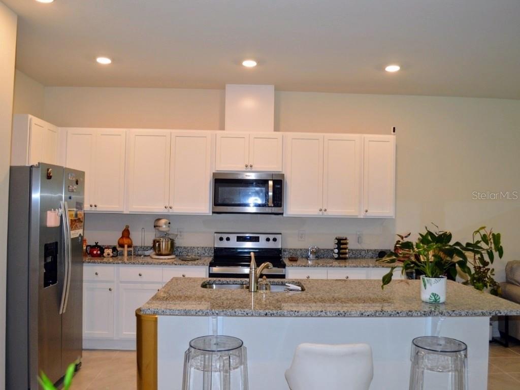 VENEZIA TOWNHOUSES - Residential Lease