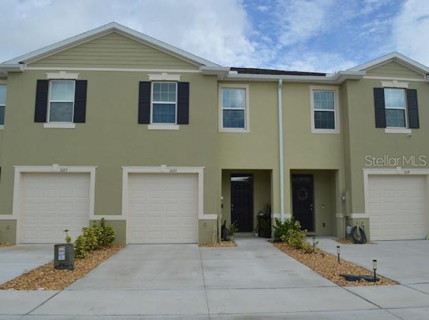 Townhouse located in Howey in the Hills, FL 34737, in a quiet and well-located community just minutes from Clermont. The home offers comfortable and functional living spaces with a low-maintenance lifestyle. Conveniently close to shopping, dining, parks, lakes, and major roadways. Ideal as a primary residence or investment opportunity. Schedule your showing today!