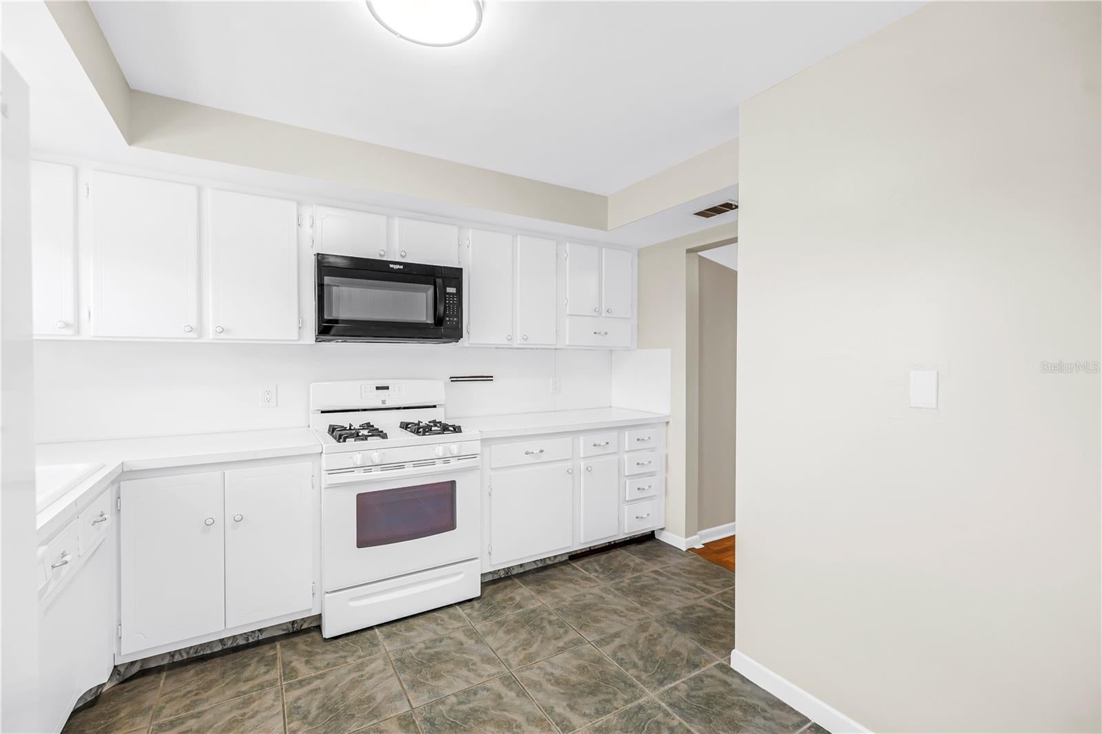 1868 SHORE DRIVE S 310