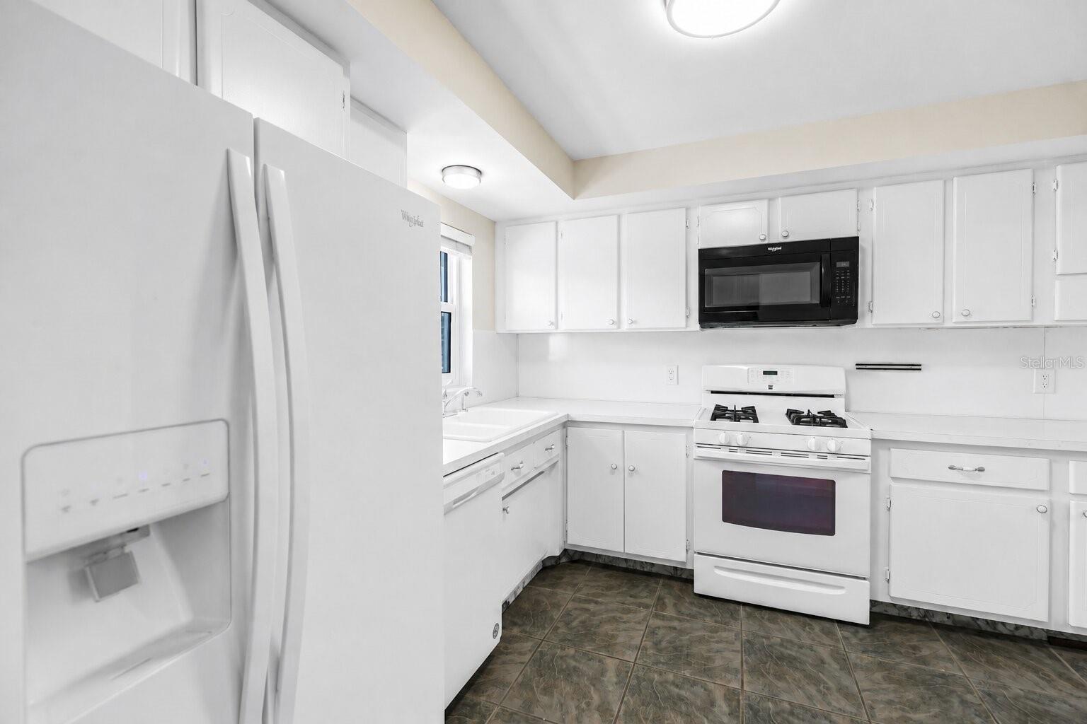 1868 SHORE DRIVE S 310