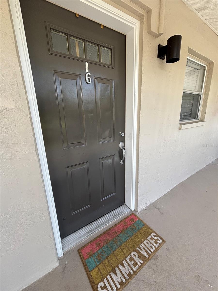 Two bed one bath 865 square foot condo. Washer and dryer in unit. Community clubhouse with two pools (one heated), Fitness center. Balcony faces the community's large beautiful nature area. Close to downtown, beaches, and shopping.