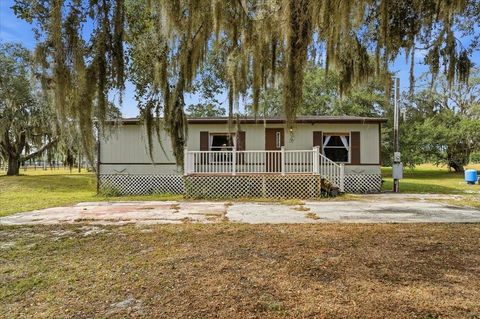 Photo of 1020 98 W, Frostproof, FL 33843 (MLS # L4961235)