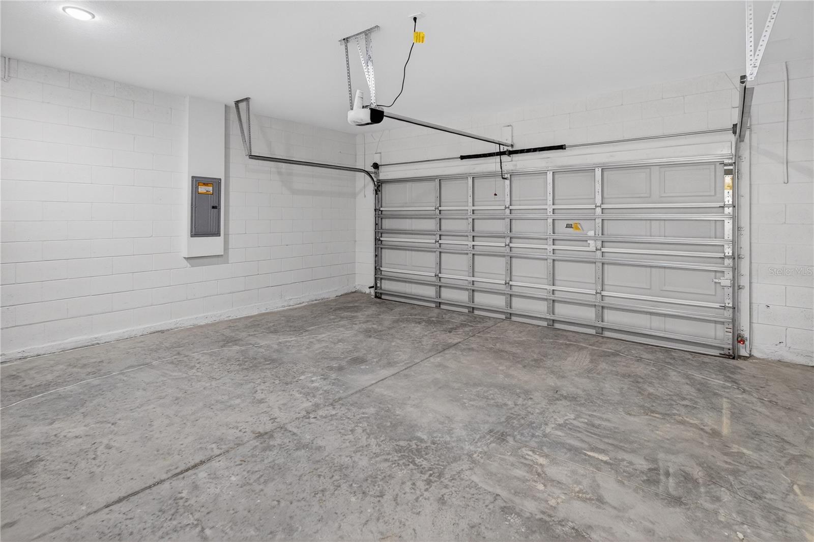 CITRUS SPGS UNIT 04 - Residential Lease