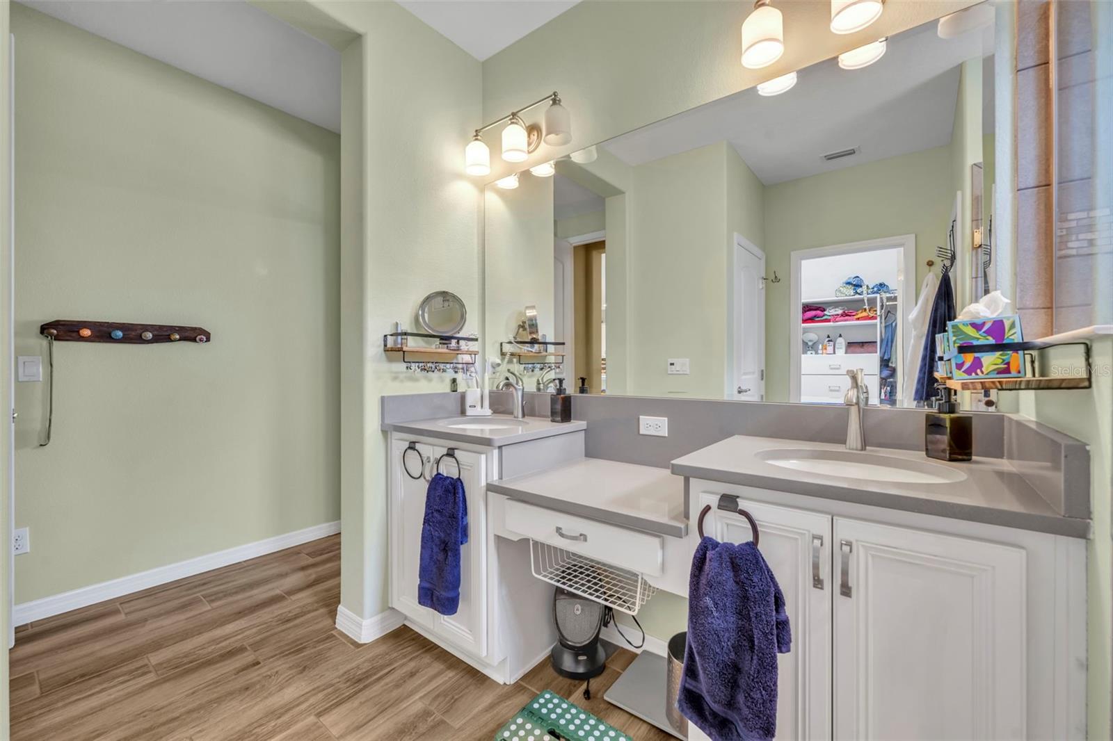 CASCADES OF GROVELAND - Residential