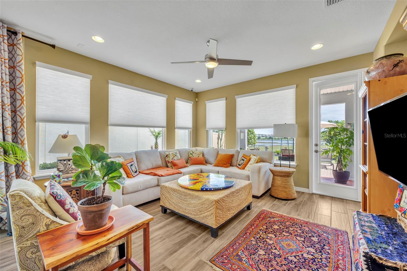 CASCADES OF GROVELAND - Residential