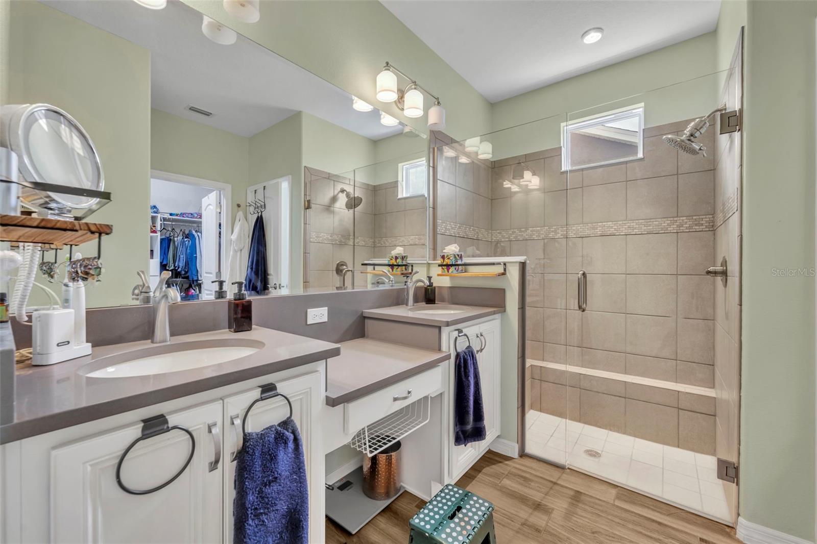 CASCADES OF GROVELAND - Residential