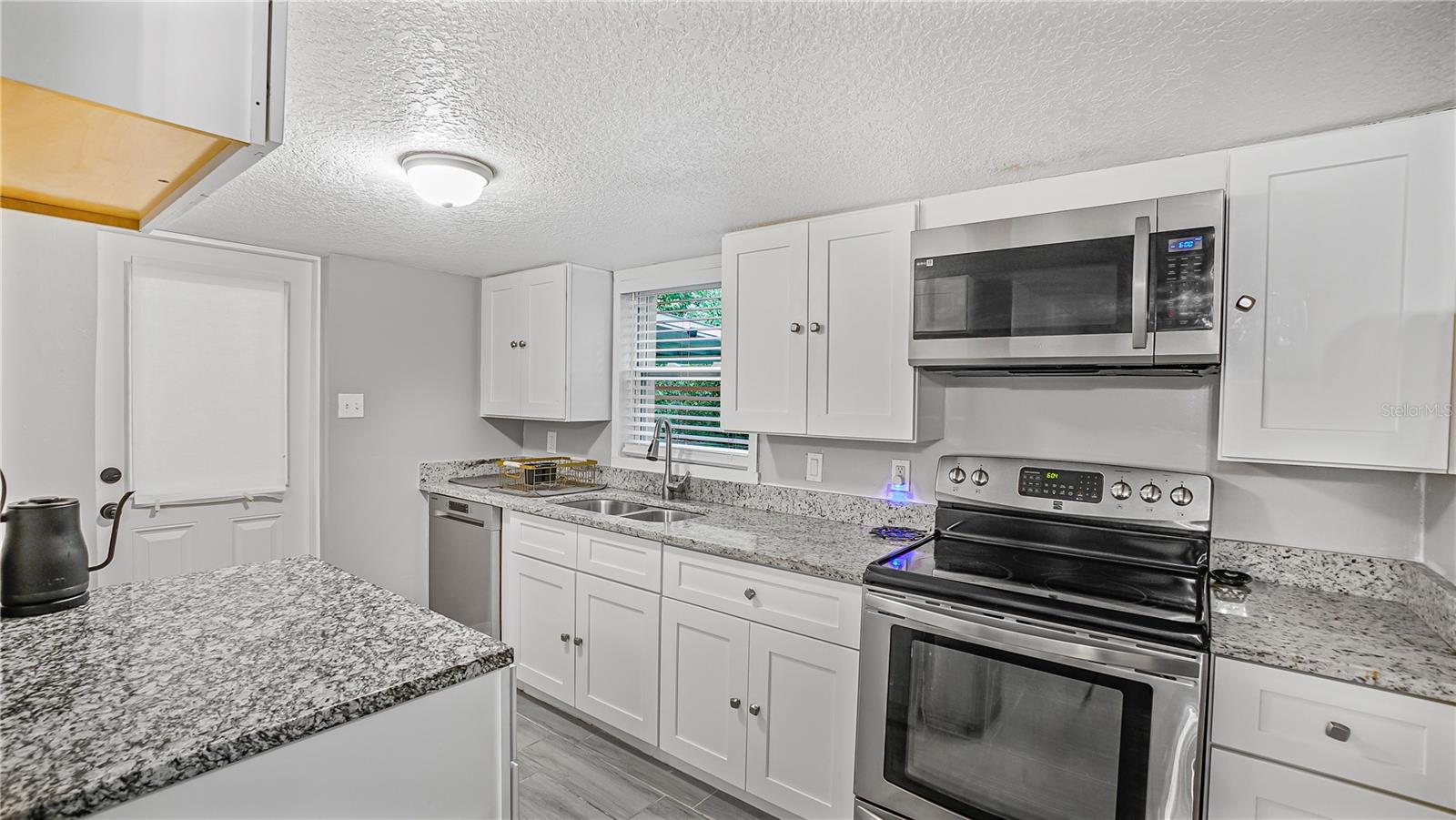 WEKIWA HILLS FIRST ADD - Residential