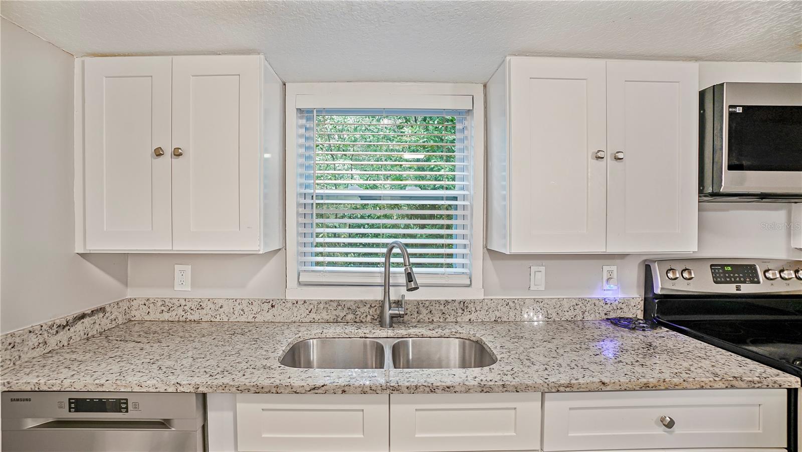 WEKIWA HILLS FIRST ADD - Residential