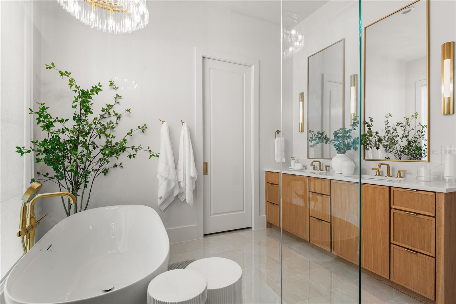 LAKE FOREST PARK - Residential