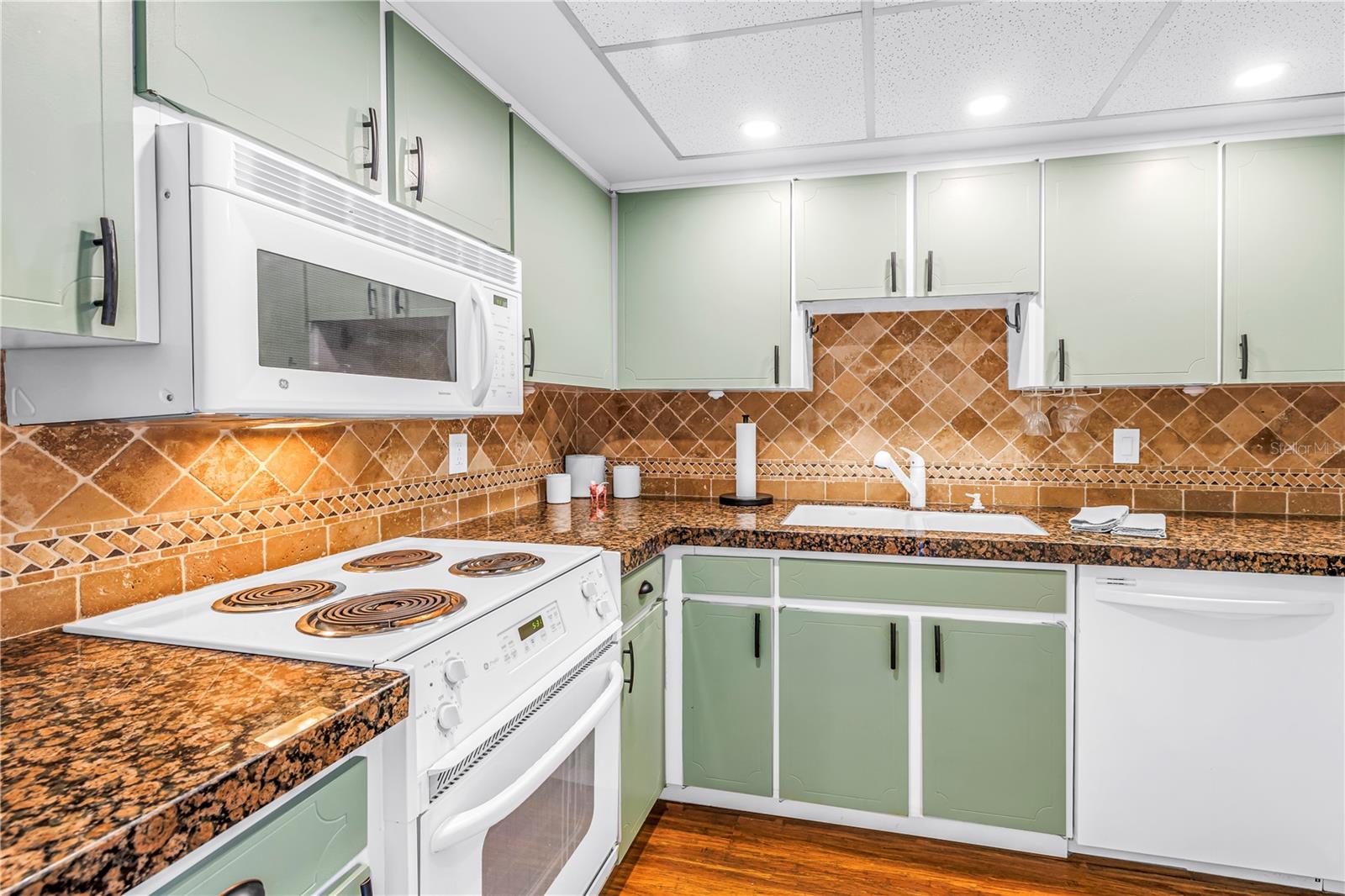 SYLVETTE CONDO - Residential