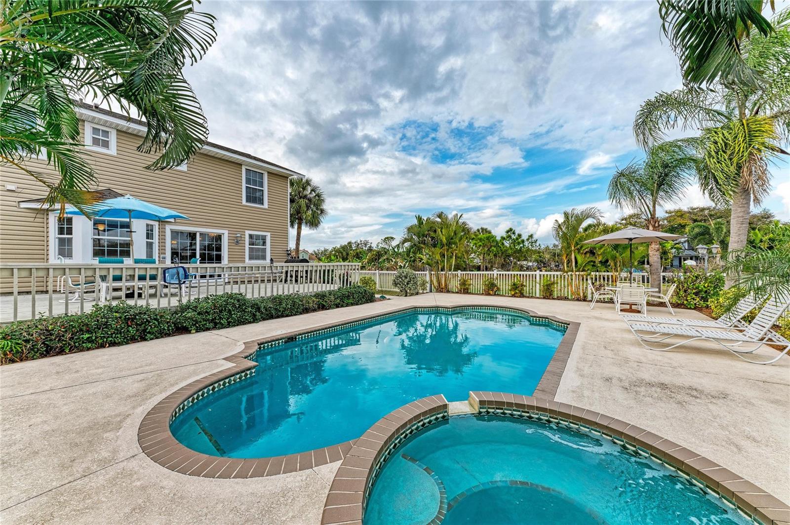 LAKE VIEW ACRES - Residential