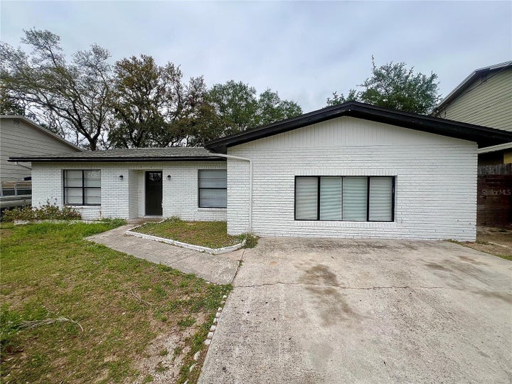 Photo 1 of 36 — 4614 E SENECA AVENUE, TAMPA, FL 33617