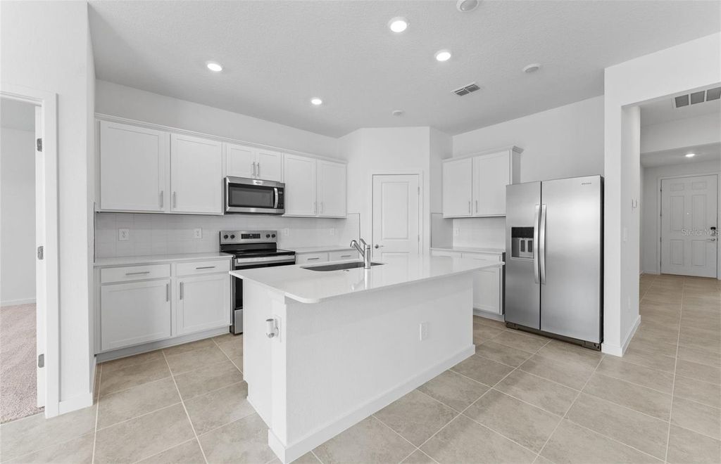 Photo of 9724 Redwood Heights Loop, Thonotosassa, FL 33592 (MLS # TB8397902)