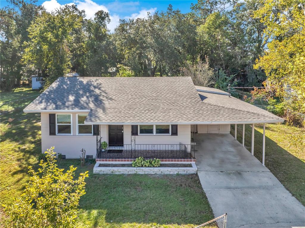 Photo of 120 Petteway Drive, Lakeland, FL 33805 (MLS # L4958073)