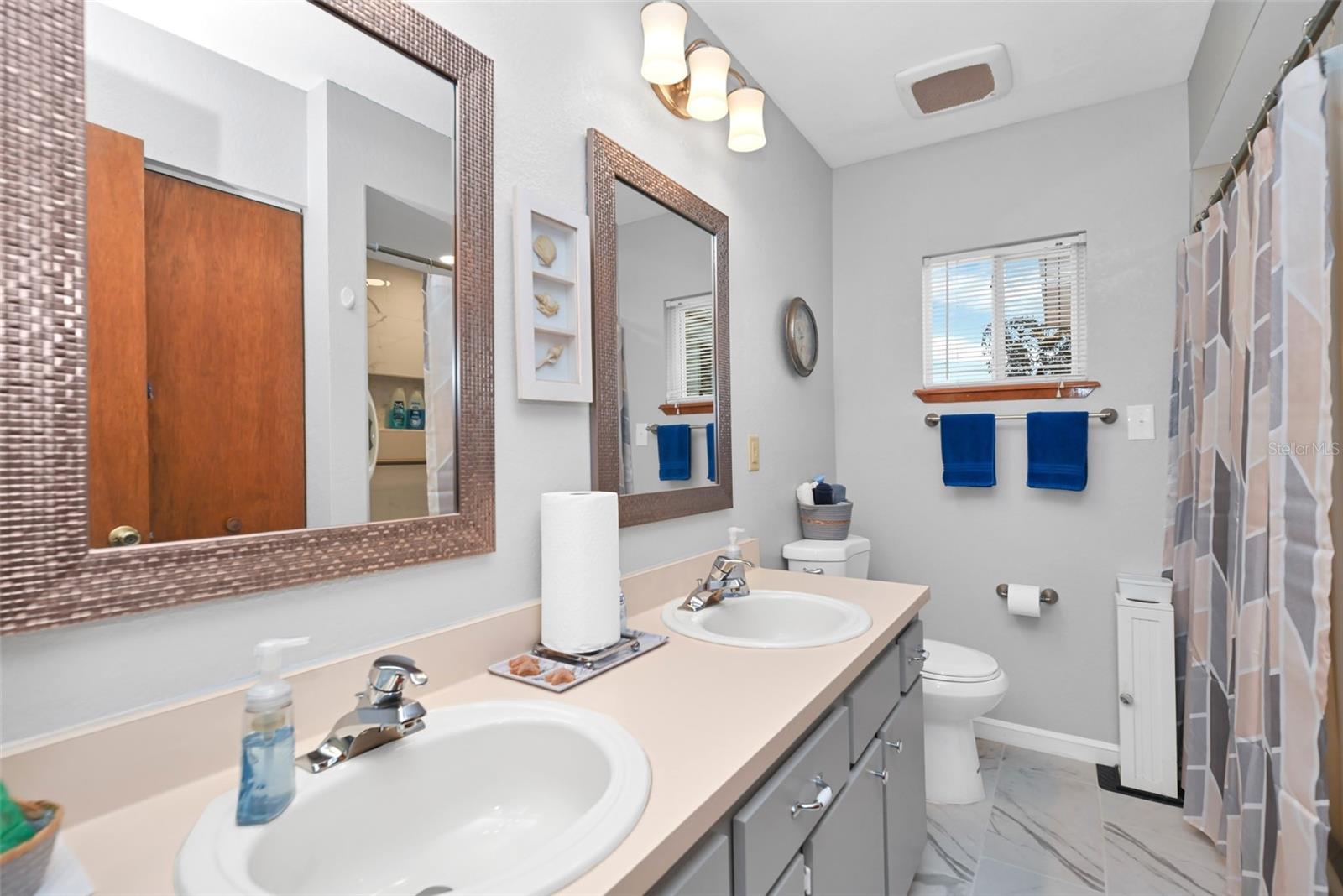 PALM CAY UN 02 & REPLAT/TRACTS - Residential