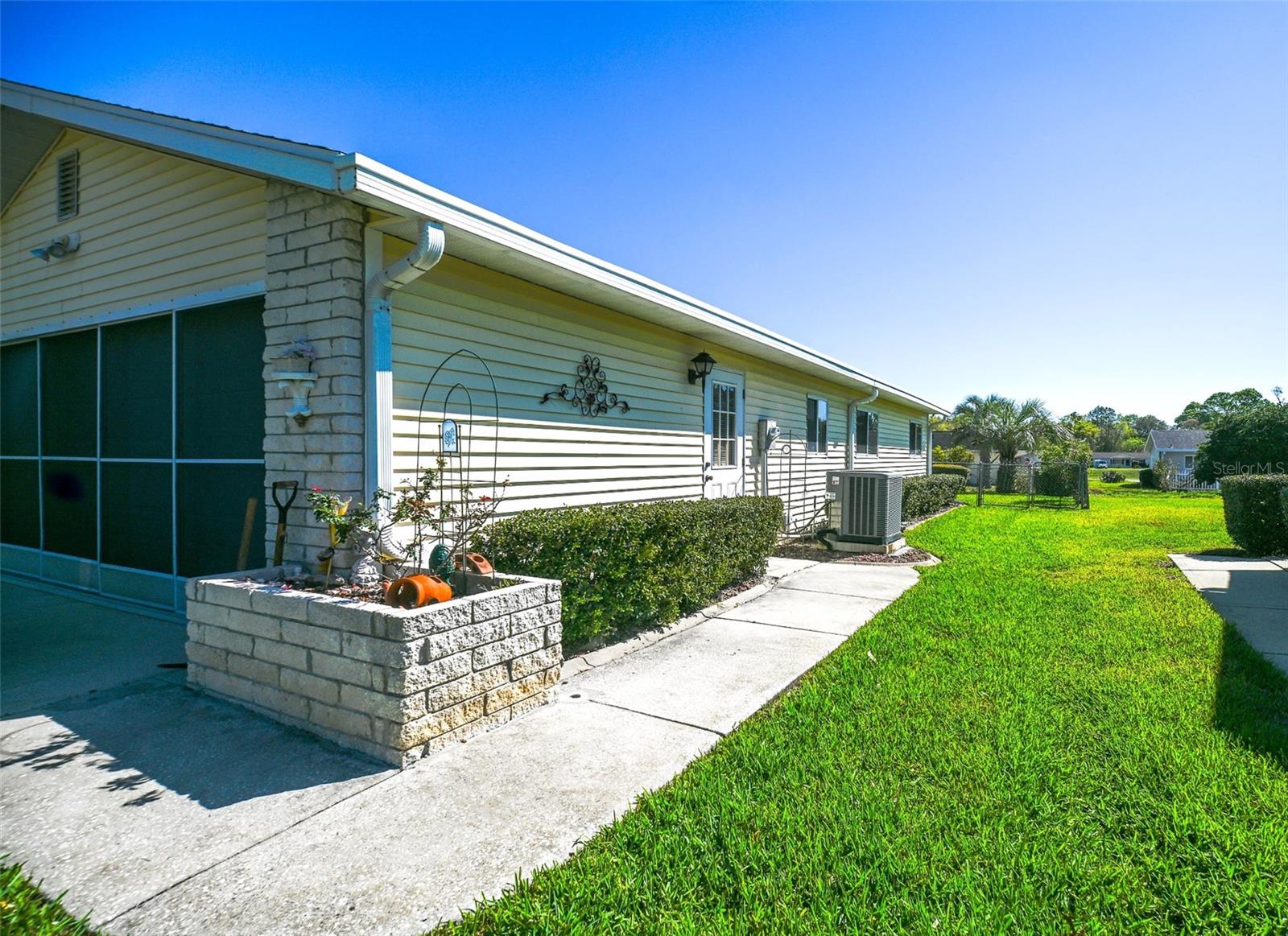 PALM CAY UN 02 & REPLAT/TRACTS - Residential