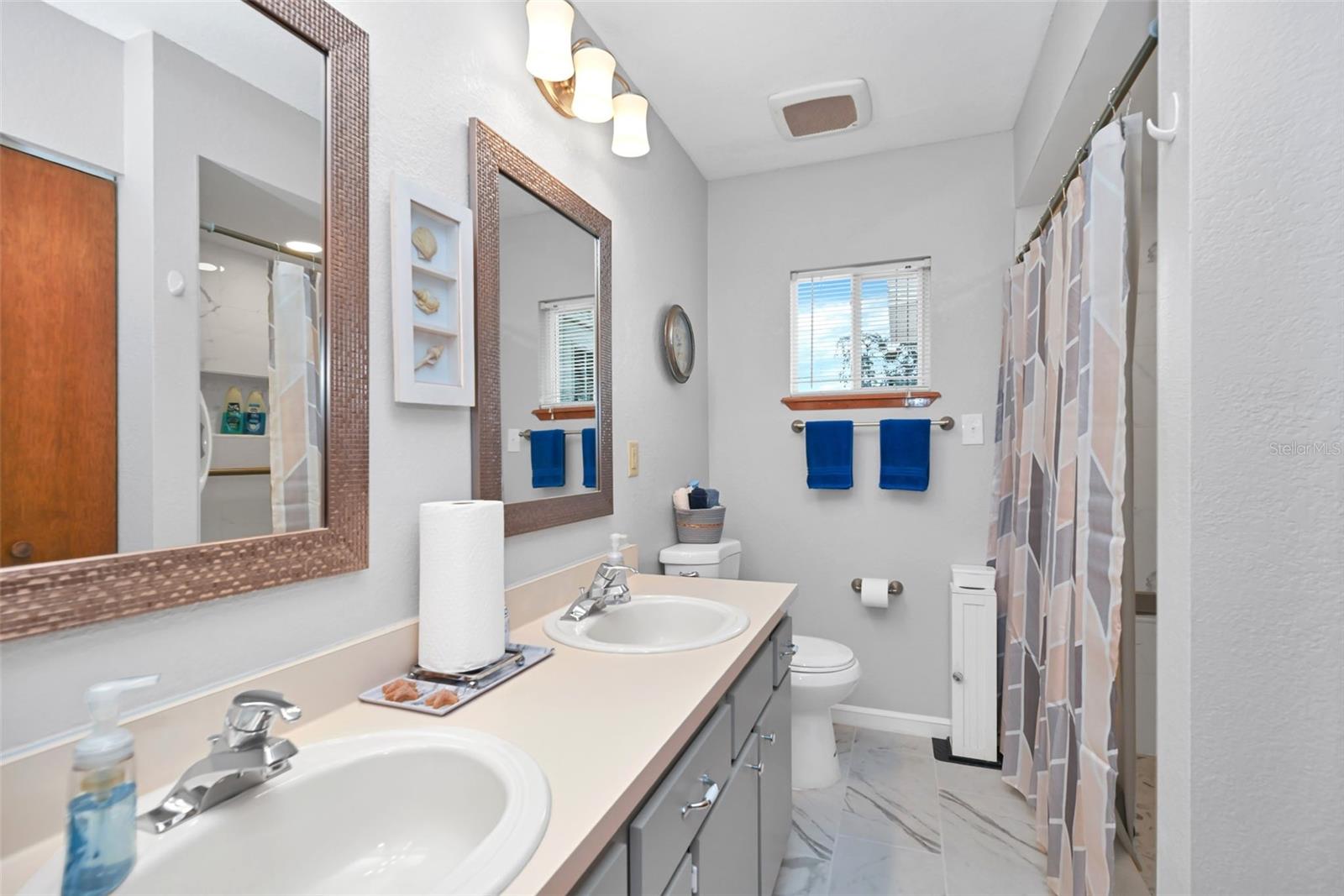 PALM CAY UN 02 & REPLAT/TRACTS - Residential