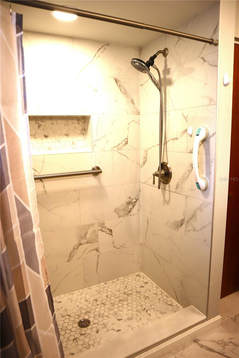 PALM CAY UN 02 & REPLAT/TRACTS - Residential