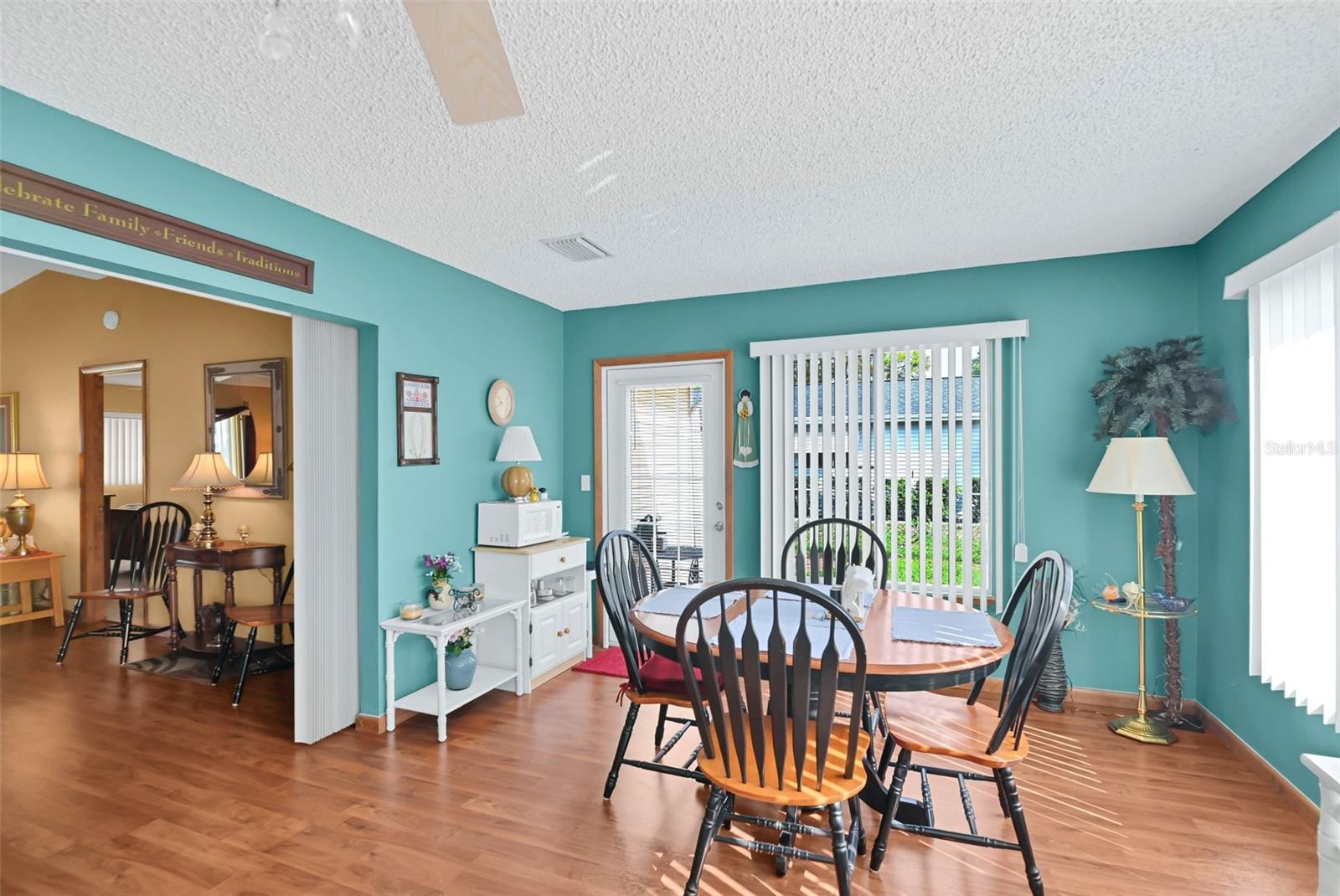 PALM CAY UN 02 & REPLAT/TRACTS - Residential