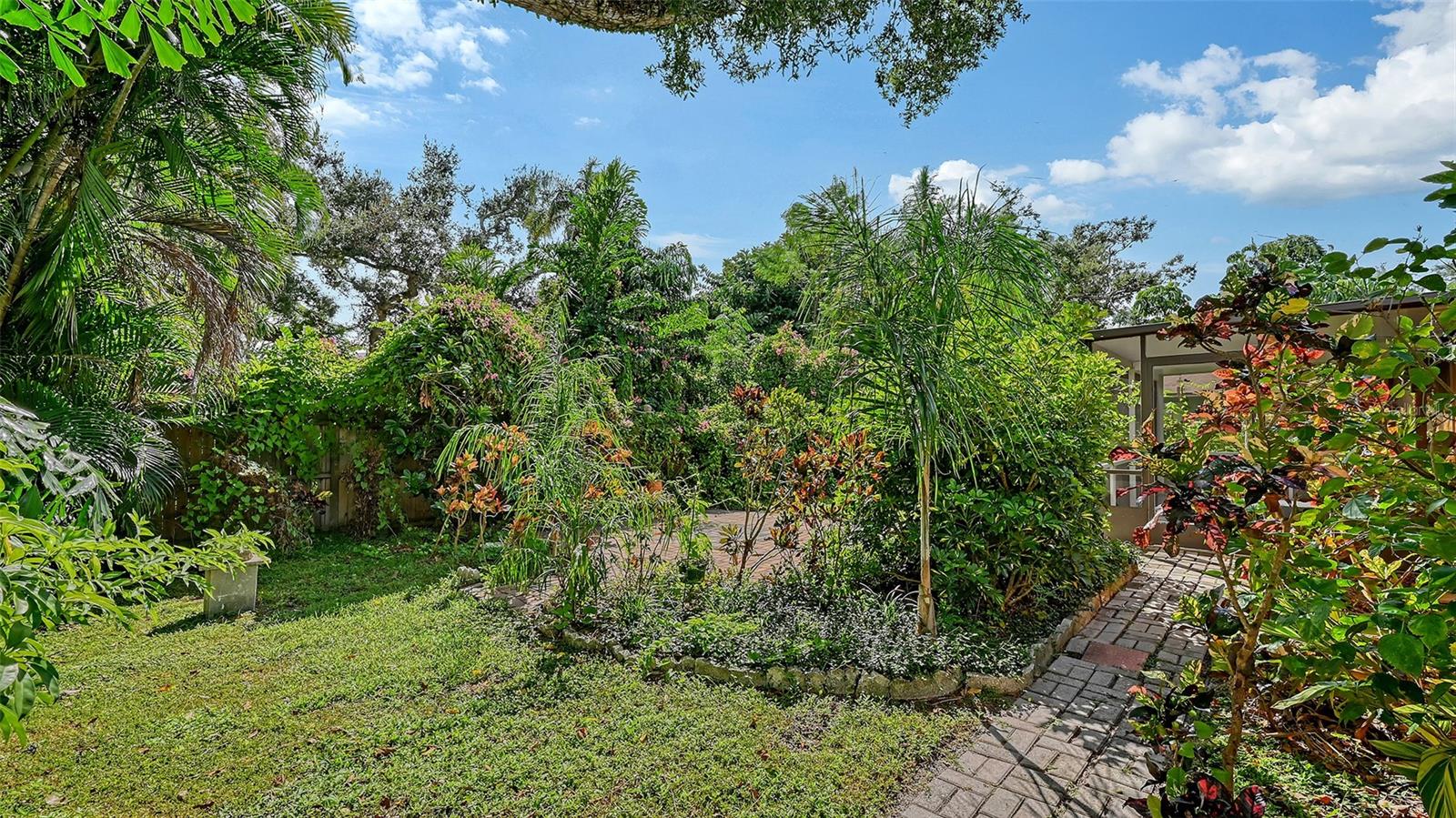 BENEVA PINES - Residential