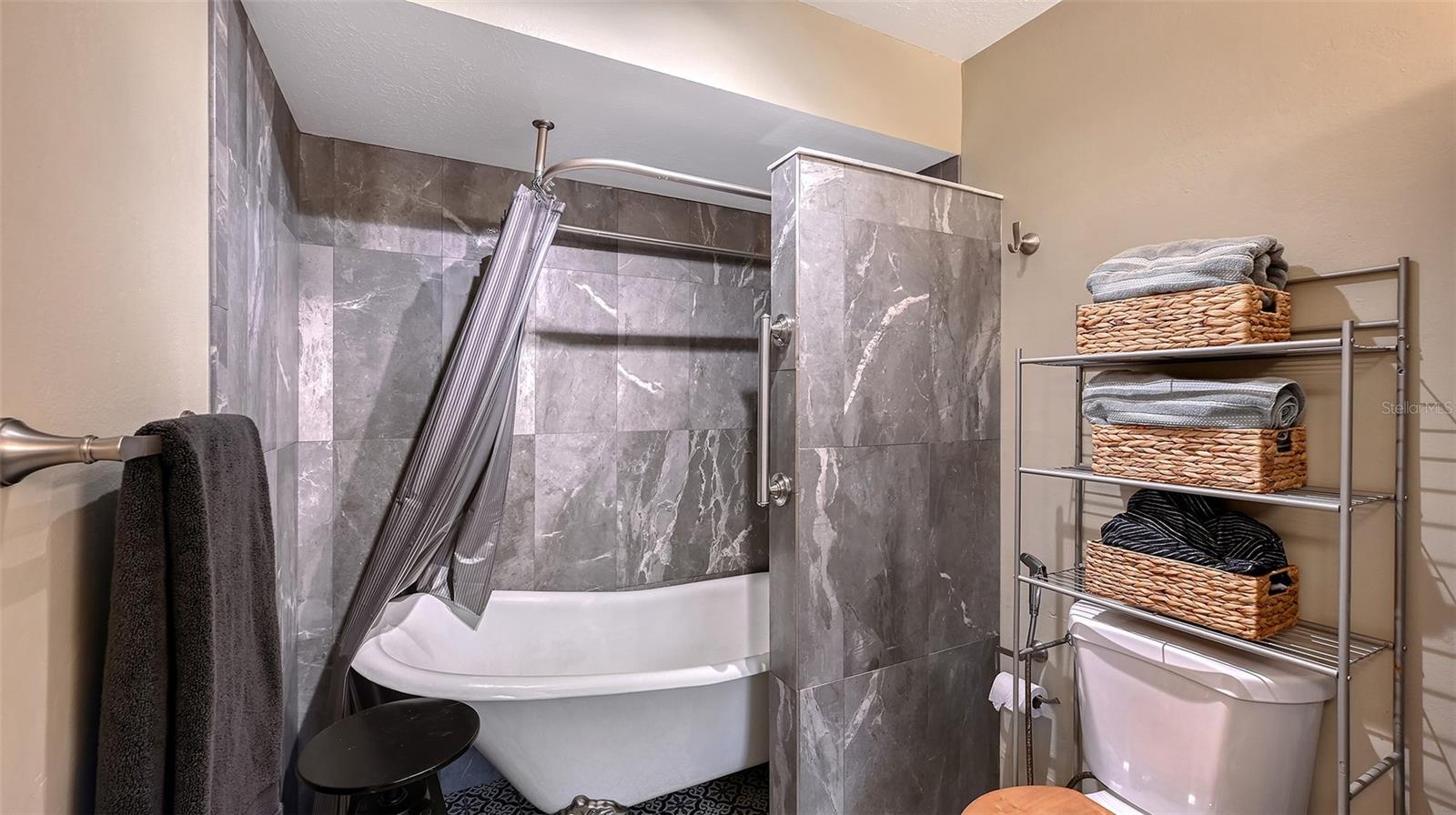 BENEVA PINES - Residential